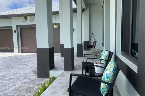 House in Naples, Florida 4 bedrooms, 282.33 sq.m. № 2069484 - photo 6