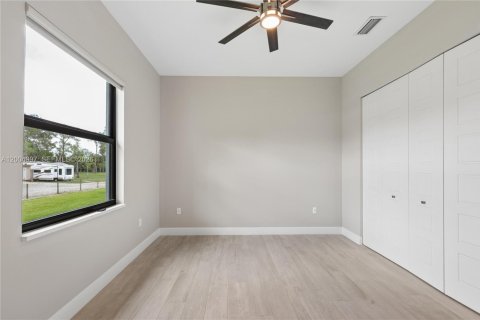 House in Naples, Florida 4 bedrooms, 282.33 sq.m. № 2069484 - photo 29