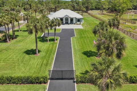 House in Naples, Florida 4 bedrooms, 282.33 sq.m. № 2069484