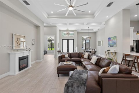 House in Naples, Florida 4 bedrooms, 282.33 sq.m. № 2069484 - photo 12