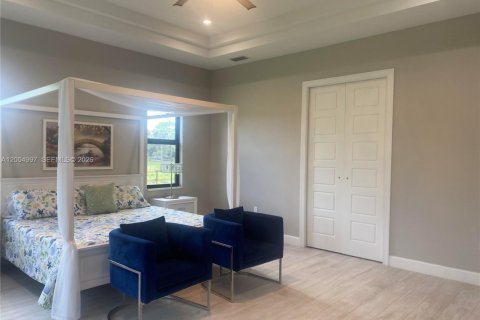 House in Naples, Florida 4 bedrooms, 282.33 sq.m. № 2069484 - photo 15