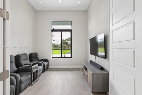 House in Naples, Florida 4 bedrooms, 282.33 sq.m. № 2069484 - photo 26