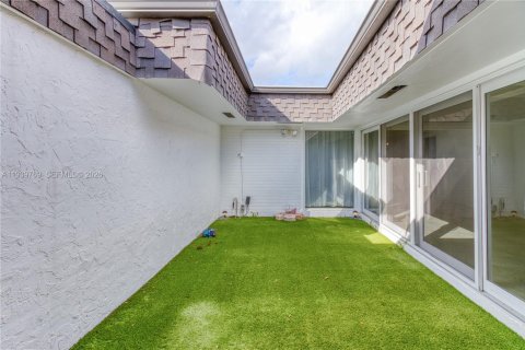 Casa en venta en Tamarac, Florida, 3 dormitorios, 217.02 m2 № 1998637 - foto 8