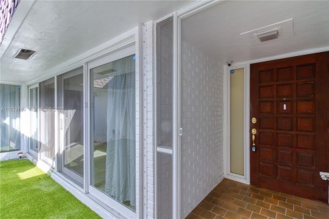 Casa en venta en Tamarac, Florida, 3 dormitorios, 217.02 m2 № 1998637 - foto 9