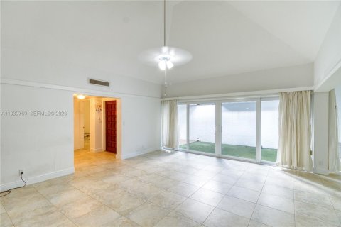 Casa en venta en Tamarac, Florida, 3 dormitorios, 217.02 m2 № 1998637 - foto 13