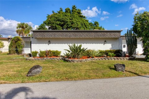 Casa en venta en Tamarac, Florida, 3 dormitorios, 217.02 m2 № 1998637 - foto 30