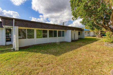 Casa en venta en Tamarac, Florida, 3 dormitorios, 217.02 m2 № 1998637 - foto 28