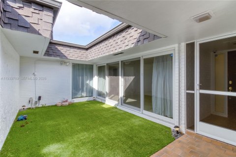 Casa en venta en Tamarac, Florida, 3 dormitorios, 217.02 m2 № 1998637 - foto 7