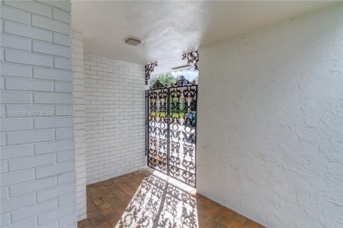 Casa en venta en Tamarac, Florida, 3 dormitorios, 217.02 m2 № 1998637 - foto 6