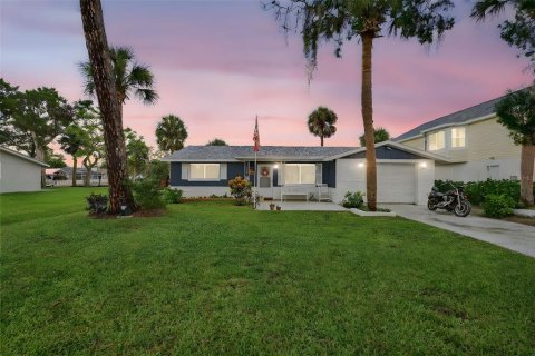 House in Port Richey, Florida 3 bedrooms, 136.29 sq.m. № 1835597 - photo 1
