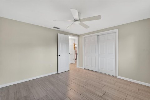 House in Port Richey, Florida 3 bedrooms, 136.29 sq.m. № 1835597 - photo 24