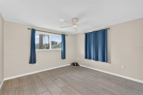 House in Port Richey, Florida 3 bedrooms, 136.29 sq.m. № 1835597 - photo 23