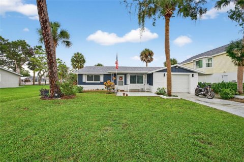 House in Port Richey, Florida 3 bedrooms, 136.29 sq.m. № 1835597 - photo 2