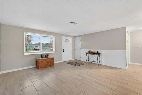 House in Port Richey, Florida 3 bedrooms, 136.29 sq.m. № 1835597 - photo 6