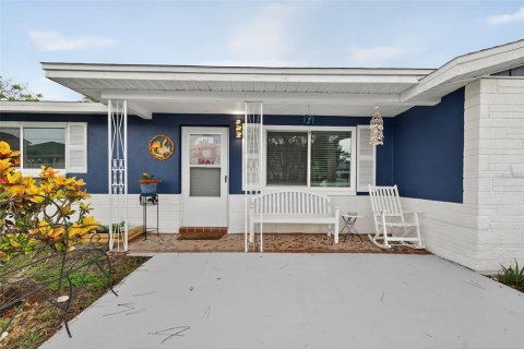 House in Port Richey, Florida 3 bedrooms, 136.29 sq.m. № 1835597 - photo 3