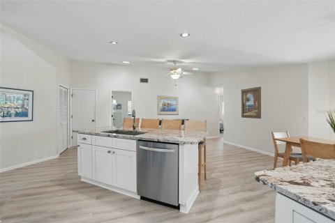 Casa en venta en Cape Coral, Florida, 3 dormitorios, 164.25 m2 № 1843035 - foto 13