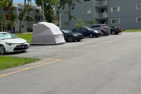 Condo in Miami, Florida, 2 bedrooms  № 1944471 - photo 28