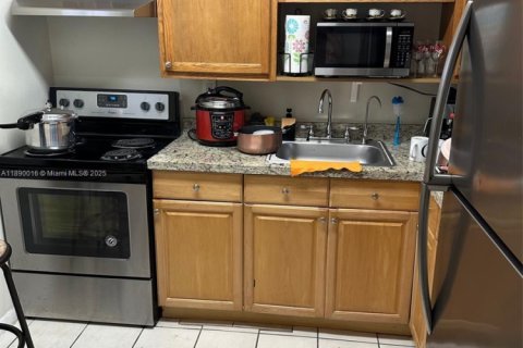 Condo in Miami, Florida, 2 bedrooms  № 1944471 - photo 19