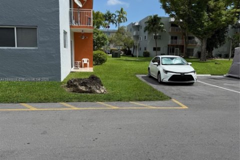 Condo in Miami, Florida, 2 bedrooms  № 1944471 - photo 30