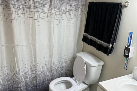 Condo in Miami, Florida, 2 bedrooms  № 1944471 - photo 20