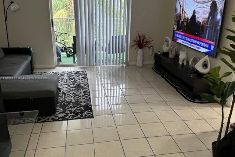 Condo in Miami, Florida, 2 bedrooms  № 1944471 - photo 16