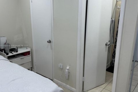 Condo in Miami, Florida, 2 bedrooms  № 1944471 - photo 11
