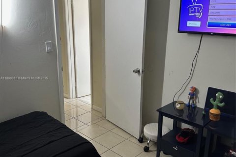 Condo in Miami, Florida, 2 bedrooms  № 1944471 - photo 26