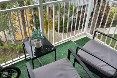 Condo in Miami, Florida, 2 bedrooms  № 1944471 - photo 23