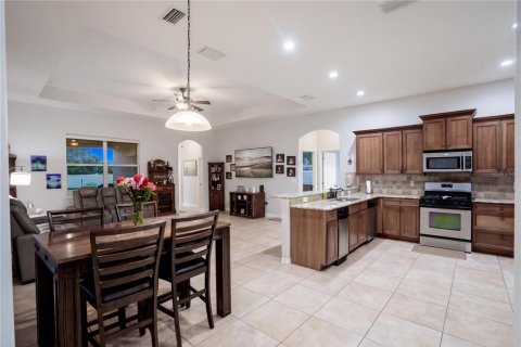 Villa ou maison à vendre à Groveland, Floride: 4 chambres, 289.95 m2 № 2408393 - photo 11