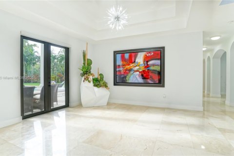 Casa en venta en Miami, Florida, 5 dormitorios, 436.27 m2 № 1966087 - foto 8