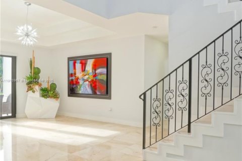 Casa en venta en Miami, Florida, 5 dormitorios, 436.27 m2 № 1966087 - foto 10