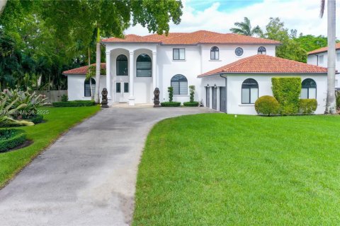 Casa en venta en Miami, Florida, 5 dormitorios, 436.27 m2 № 1966087 - foto 2