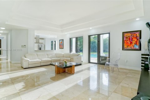 Casa en venta en Miami, Florida, 5 dormitorios, 436.27 m2 № 1966087 - foto 19