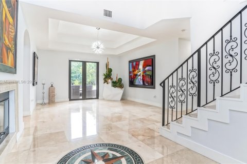 Casa en venta en Miami, Florida, 5 dormitorios, 436.27 m2 № 1966087 - foto 5