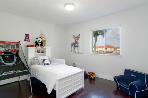 Casa en venta en Miami, Florida, 5 dormitorios, 436.27 m2 № 1966087 - foto 27