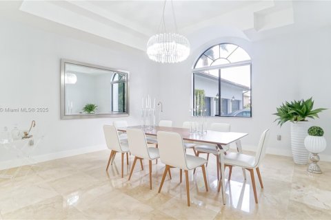 Casa en venta en Miami, Florida, 5 dormitorios, 436.27 m2 № 1966087 - foto 13