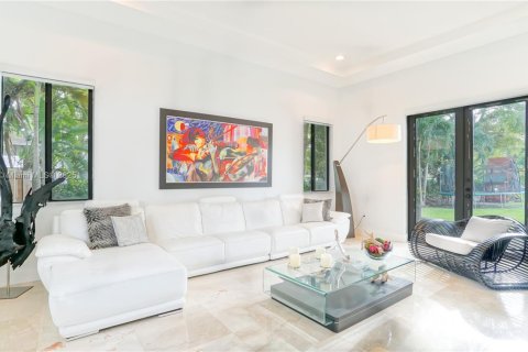 Casa en venta en Miami, Florida, 5 dormitorios, 436.27 m2 № 1966087 - foto 7