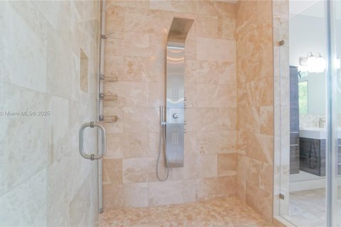 Casa en venta en Miami, Florida, 5 dormitorios, 436.27 m2 № 1966087 - foto 24