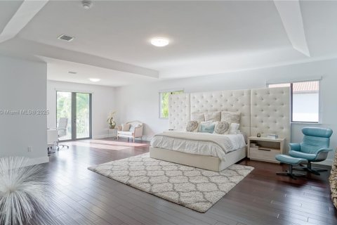 Casa en venta en Miami, Florida, 5 dormitorios, 436.27 m2 № 1966087 - foto 22