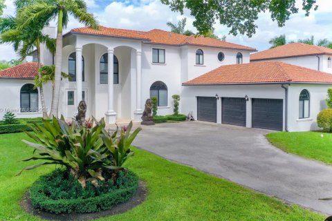 Casa en venta en Miami, Florida, 5 dormitorios, 436.27 m2 № 1966087 - foto 1