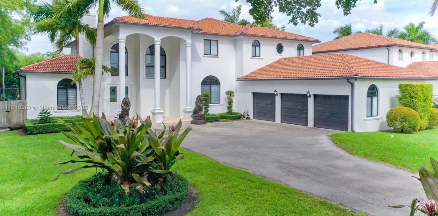 Casa en Miami, Florida 5 dormitorios, 436.27 m2 № 1966087