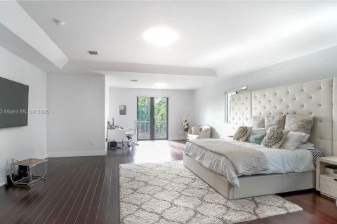 Casa en venta en Miami, Florida, 5 dormitorios, 436.27 m2 № 1966087 - foto 23