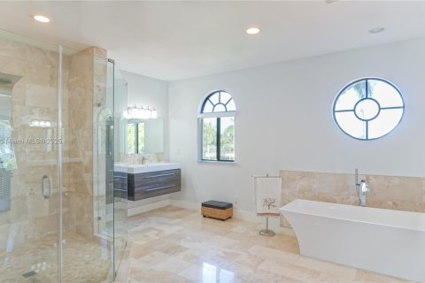 Casa en venta en Miami, Florida, 5 dormitorios, 436.27 m2 № 1966087 - foto 30