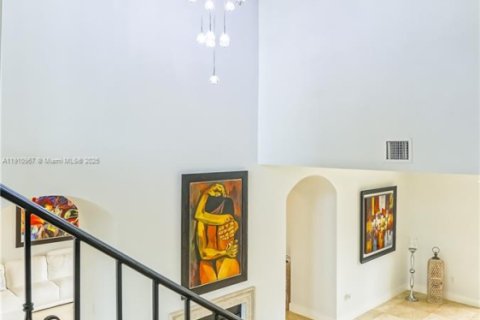 Casa en venta en Miami, Florida, 5 dormitorios, 436.27 m2 № 1966087 - foto 9