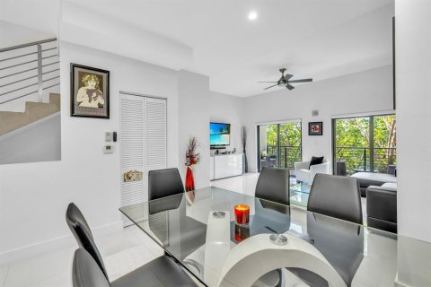 Touwnhouse à vendre à Pompano Beach, Floride: 3 chambres, 177.16 m2 № 2173173 - photo 4