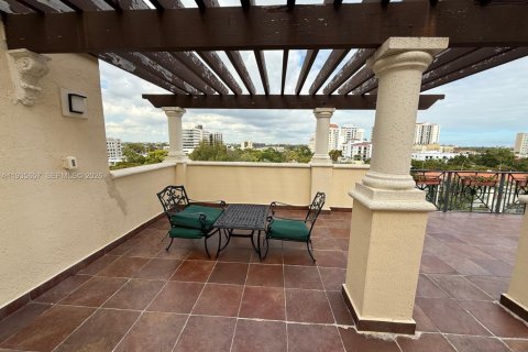 Снять в аренду кондоминиум в Корал-Гейблс, Флорида 3 спальни, 132.57м2, № 1994129 - фото 17