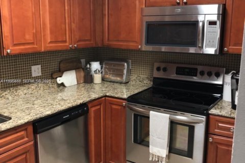 Condo in Coral Gables, Florida, 3 bedrooms  № 1994129 - photo 2