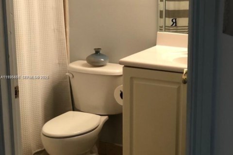 Condo in Coral Gables, Florida, 3 bedrooms  № 1994129 - photo 13