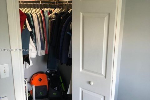 Condo in Coral Gables, Florida, 3 bedrooms  № 1994129 - photo 7