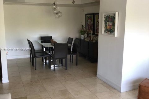 Condo in Coral Gables, Florida, 3 bedrooms  № 1994129 - photo 3